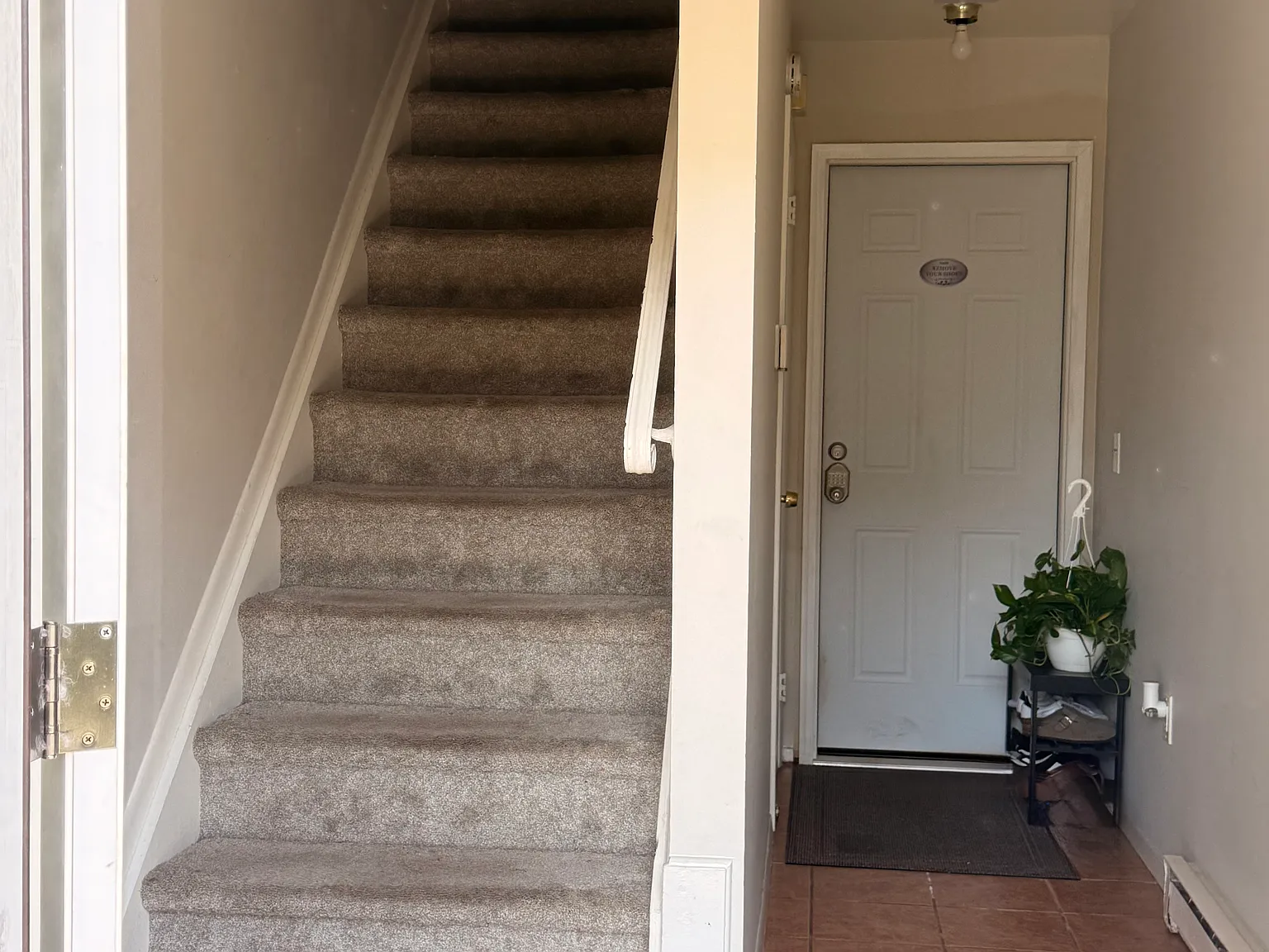 3 bed, 2726 sqft, $3,200 — Photo 2