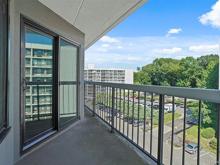 200 High Point Dr #Penthouse 6 — Photo 24