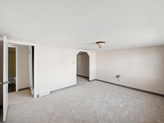 2nd image of 523 Maplewood Ave