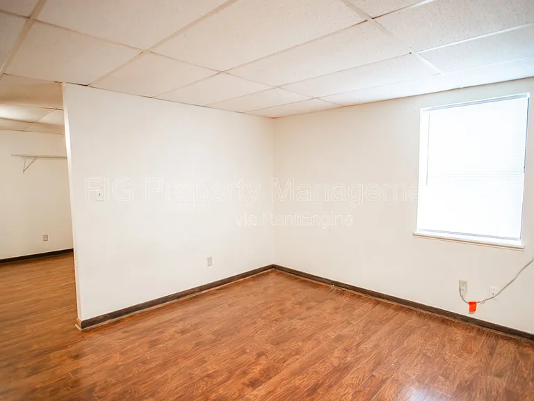 707 W Race St #11 — Photo 1