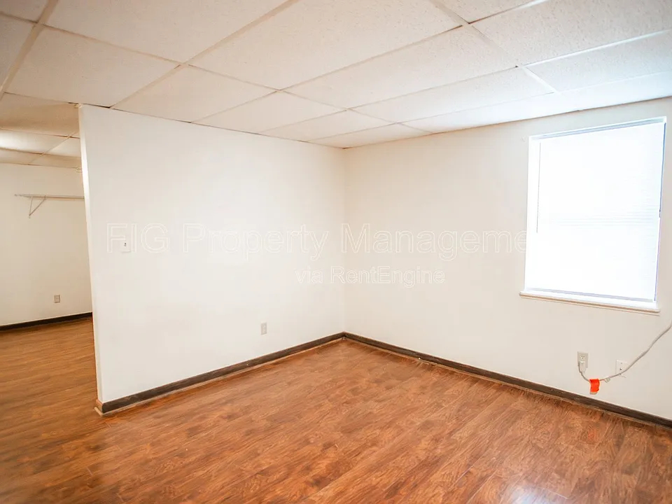 707 W Race St #11