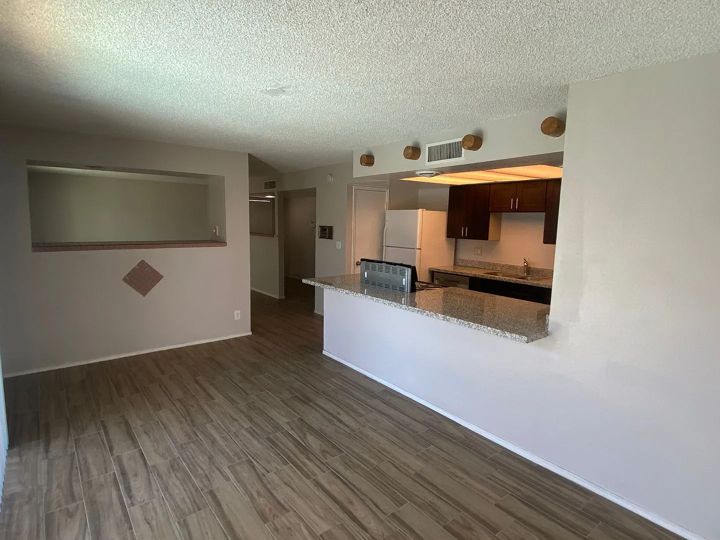 Upgraded 3 Bedroom, 2 Bath with Pool! — Photo 4