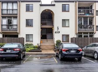 619 Center St APT 102, Herndon, VA 20170