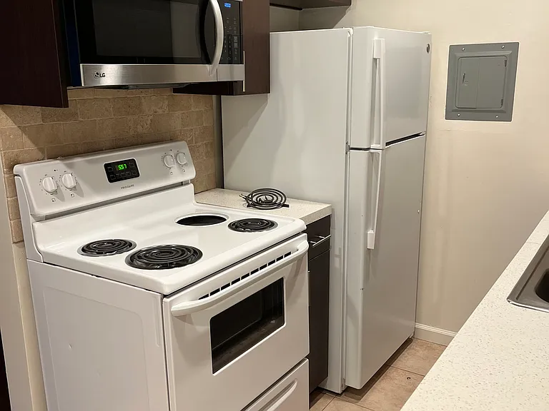 470 E Angeleno Ave — Photo 34