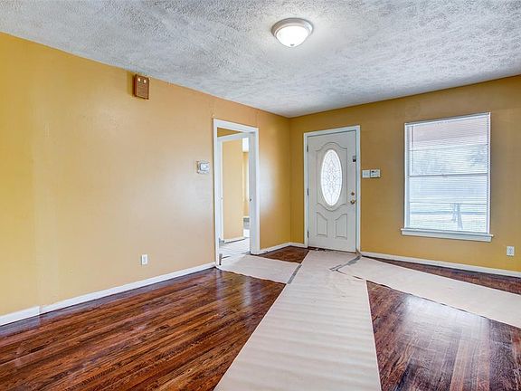 2nd image of 2105 E Illinois Ave