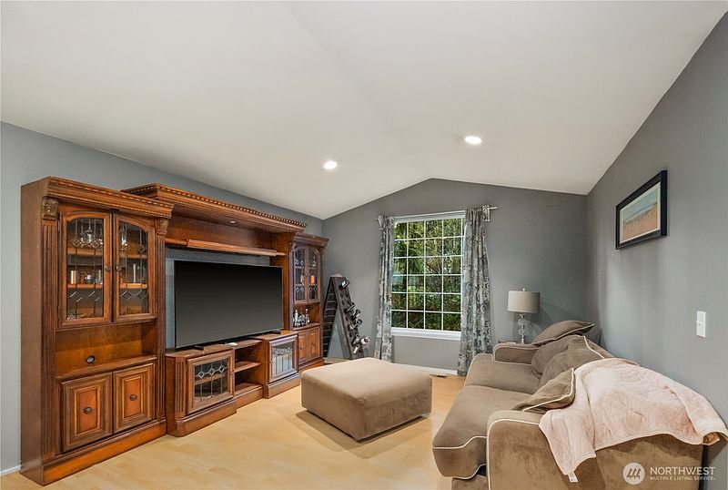 2nd image of 10405 Olympic Place