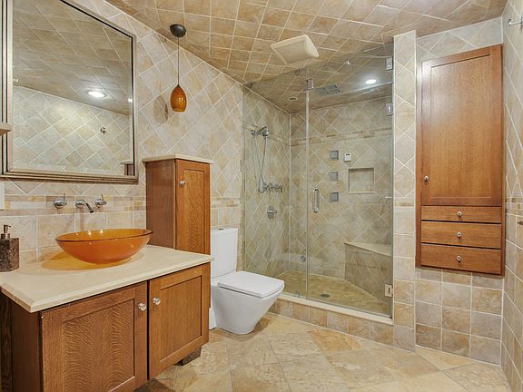 4th image of 553 Clinton St #1