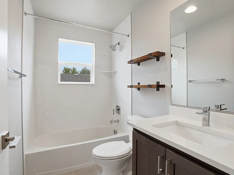 1518 N Newton St — Photo 33