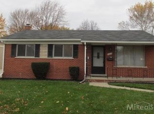 21619 Raymond St, Saint Clair Shores, MI 48082