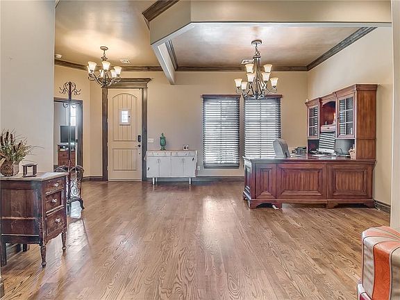 3rd image of 2317 W Earl Dr