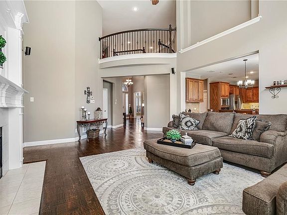 4th image of 2628 Huntly Ln