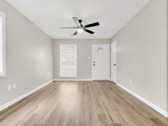 4th image of 1117 Canary Ln