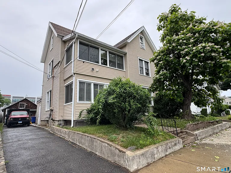 11 Betts Pl — Photo 18