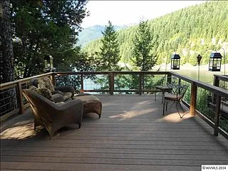 110 Lakecrest Dr N photo 1
