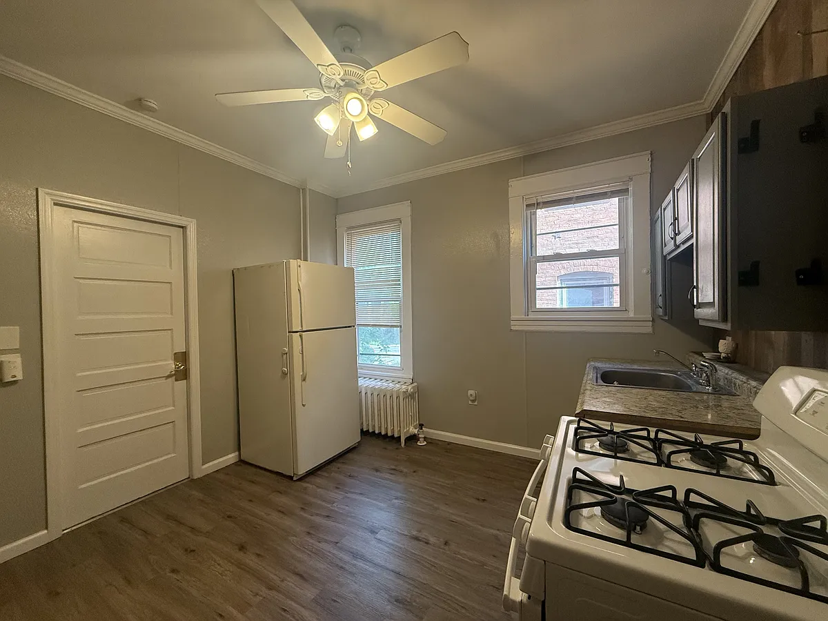 Building Photo - 22 Pawling Ave #1