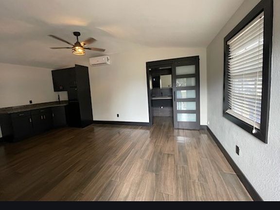 3rd image of 7009 Kingsbury Cir