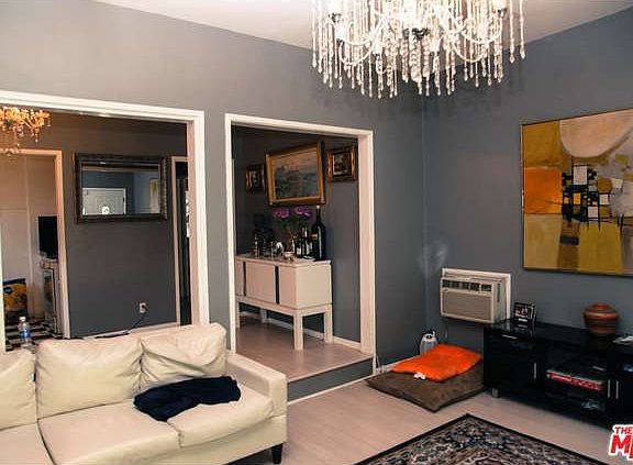 3rd image of 1107 N Beverly Glen Blvd