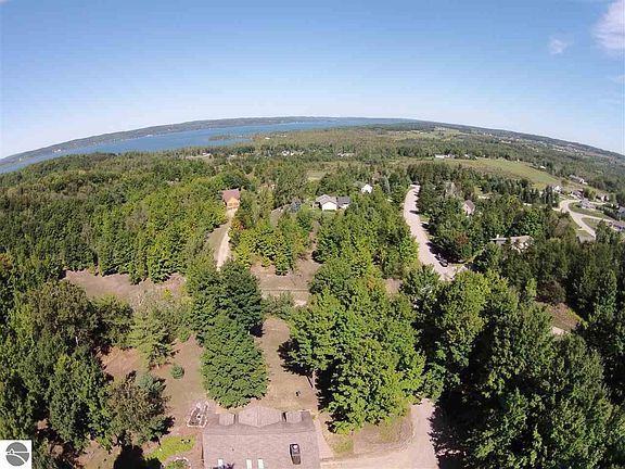 4th image of 10484 S Leelanau Way