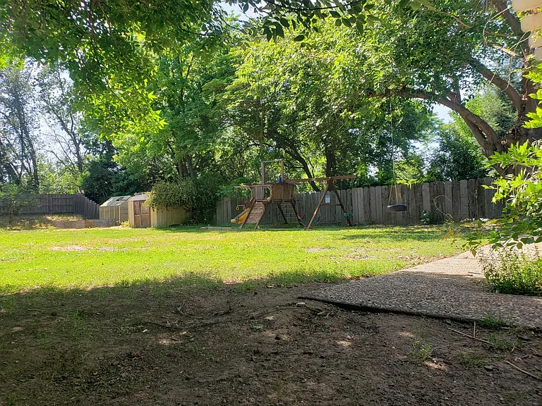 Silverbell Rd — Photo 24