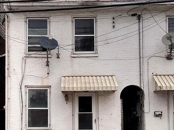 3rd image of 121-123 W King St