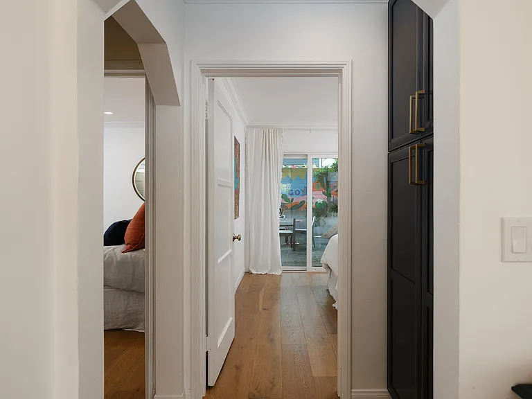 2325 Montrose Ave #A — Photo 8