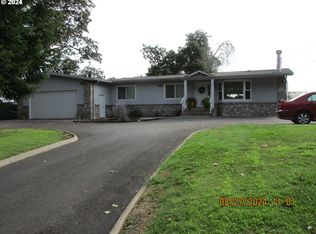 365 W Oriole Dr, Roseburg, OR 97471