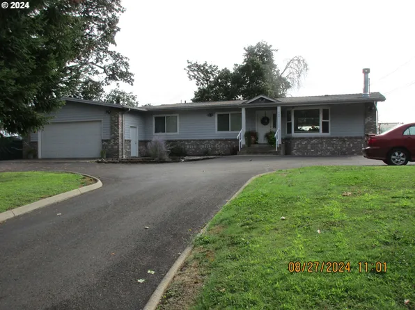 365 W Oriole Dr, Roseburg, OR 97471