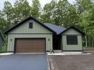 3409 Nuthatch Ln, Marquette, MI 49855