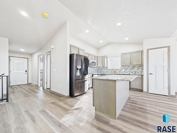 5th image of 1011 Greyhawk Ct