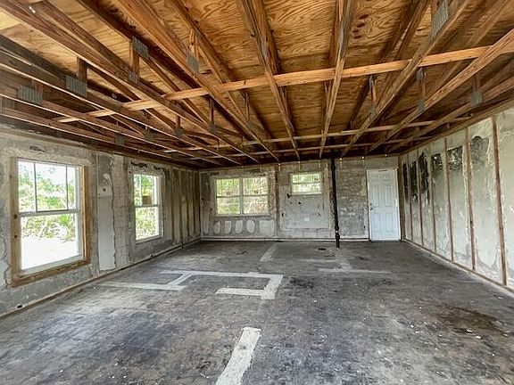 4th image of 310 N Tamarind Avenue