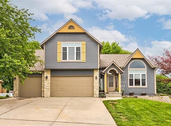 2nd image of 547 Hawthorne Dr