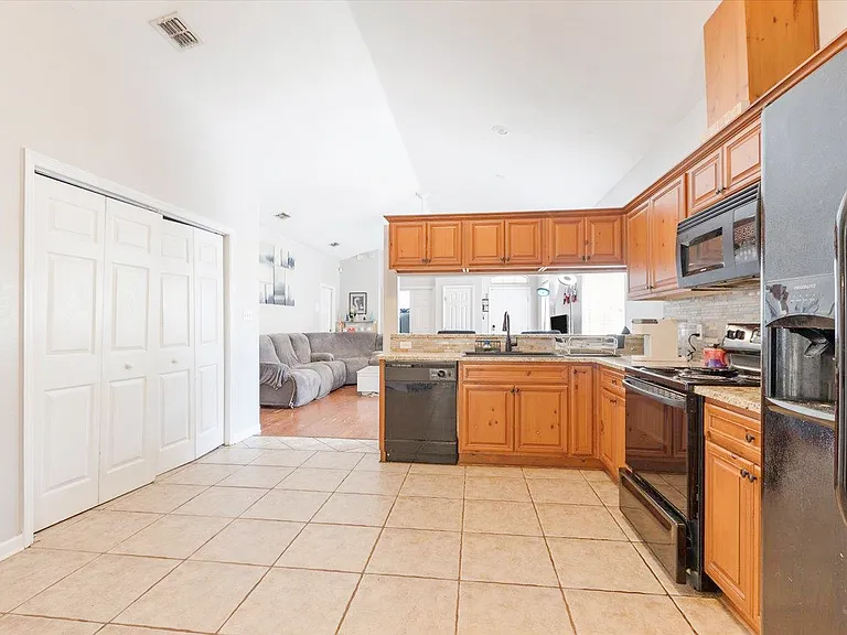 916 Saddle Creek Run — Photo 5