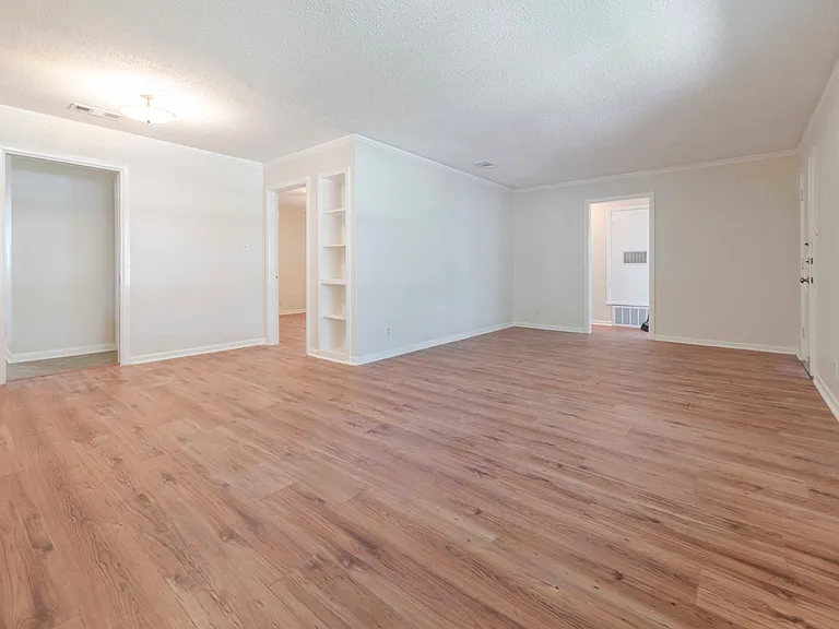 1904 Ridgemont Dr — Photo 3