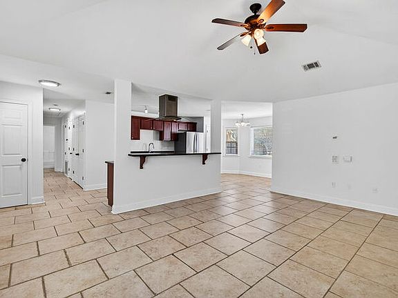 5th image of 15116 Rosewood St