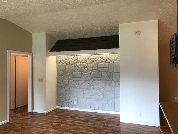 3rd image of 214 N Logan St