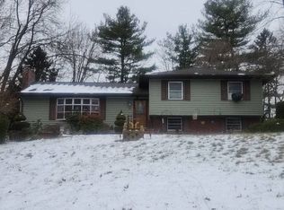 26 Monroe Dr, Poughkeepsie, NY 12601