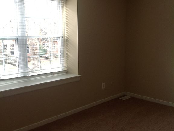 4th image of 326 S Chesire Ct