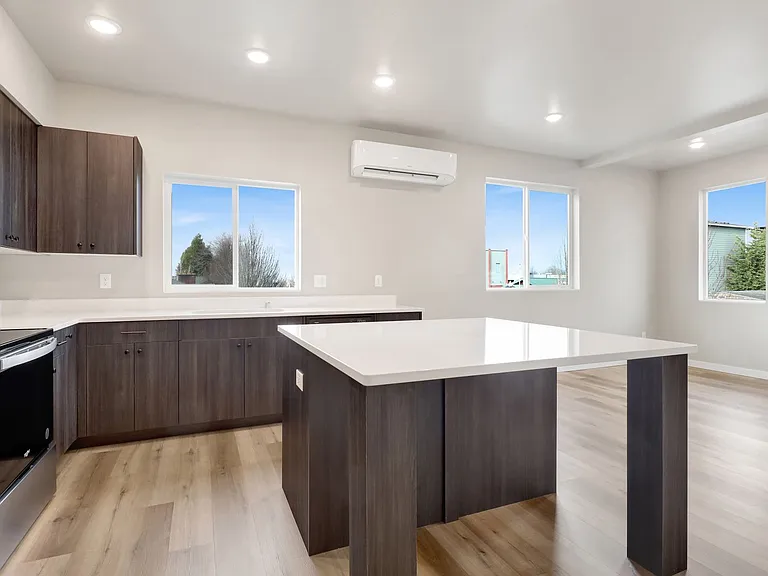 343 Martin St — Photo 12