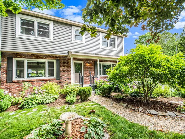 9813 Kassian Ct, South Haven, MI 49090