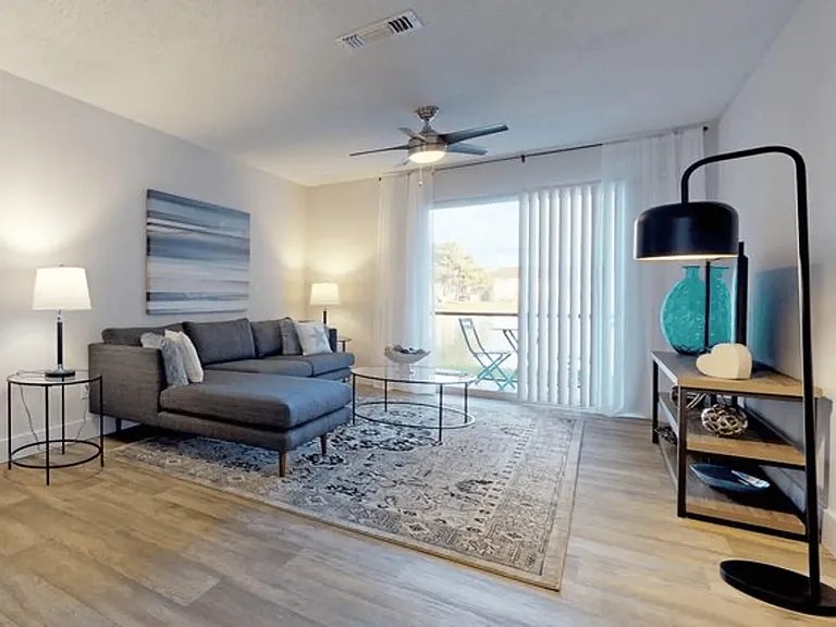 Sunny Lake Apartments — Photo 46