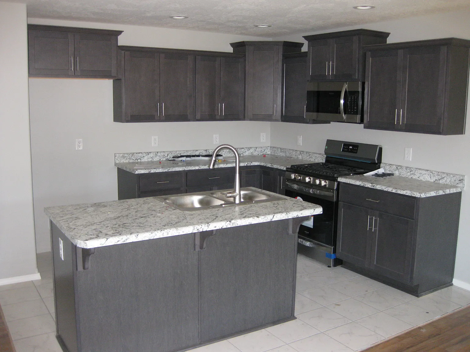 3 bed, 2.5 bath, 1675 sqft, $1,795 — Photo 3