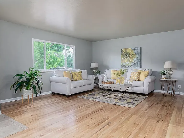 65 University Cir — Photo 2