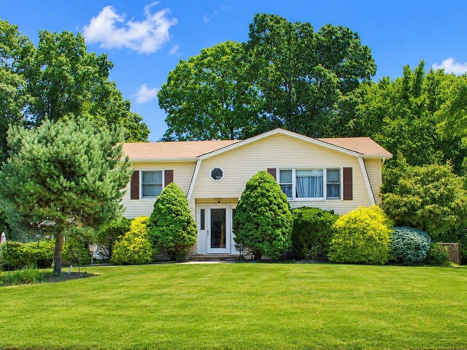 1st image of 8 Rockridge Drive