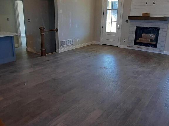 4th image of 225 Locust Park Pl