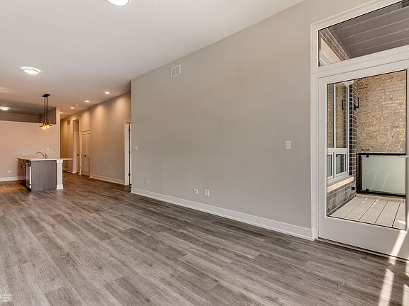 4th image of 3220 N Lincoln Ave #502