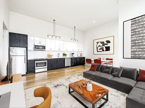4th image of 24 Etruria St APT 401