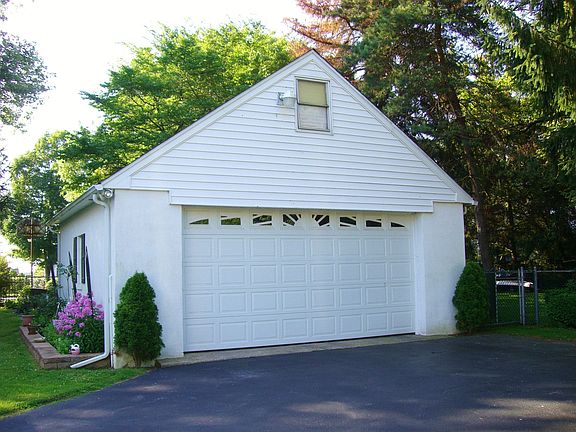 Oversize 2-car garage w/upper floor loft for storage