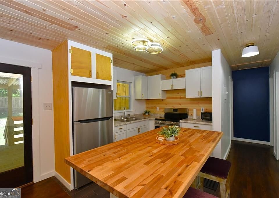1st image of 2030 Sanders Dr