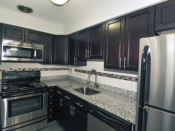 3rd image of 6001 N Kenmore Ave APT 206