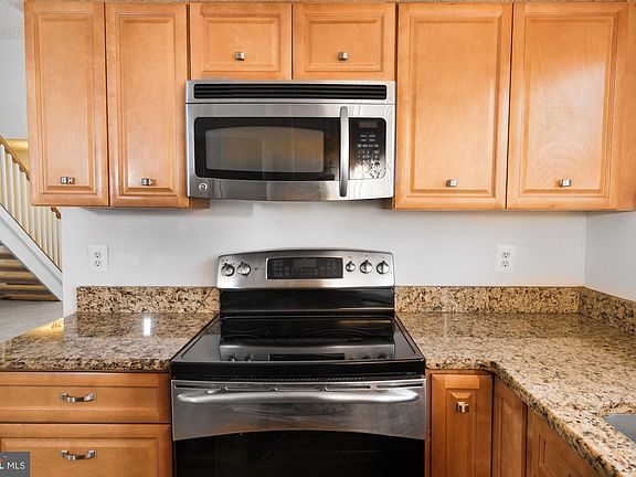 5th image of 12104 Greenwood Ct #154